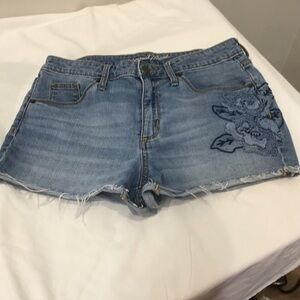 👖 Universal Thread Women’s Denim Shorts - Size 8 / 29R